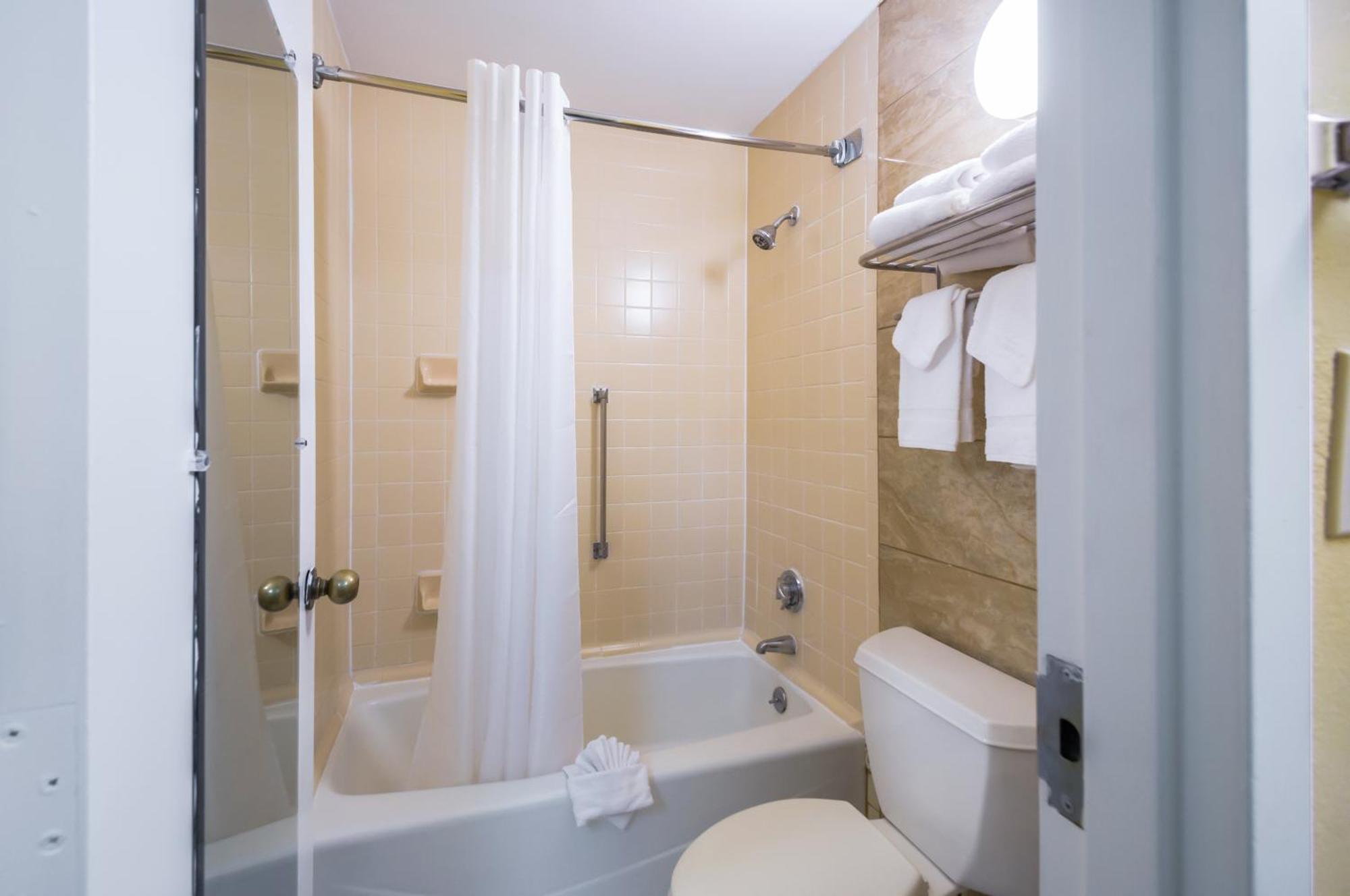 Quality Inn Fredericksburg-Central Park Area Exterior foto