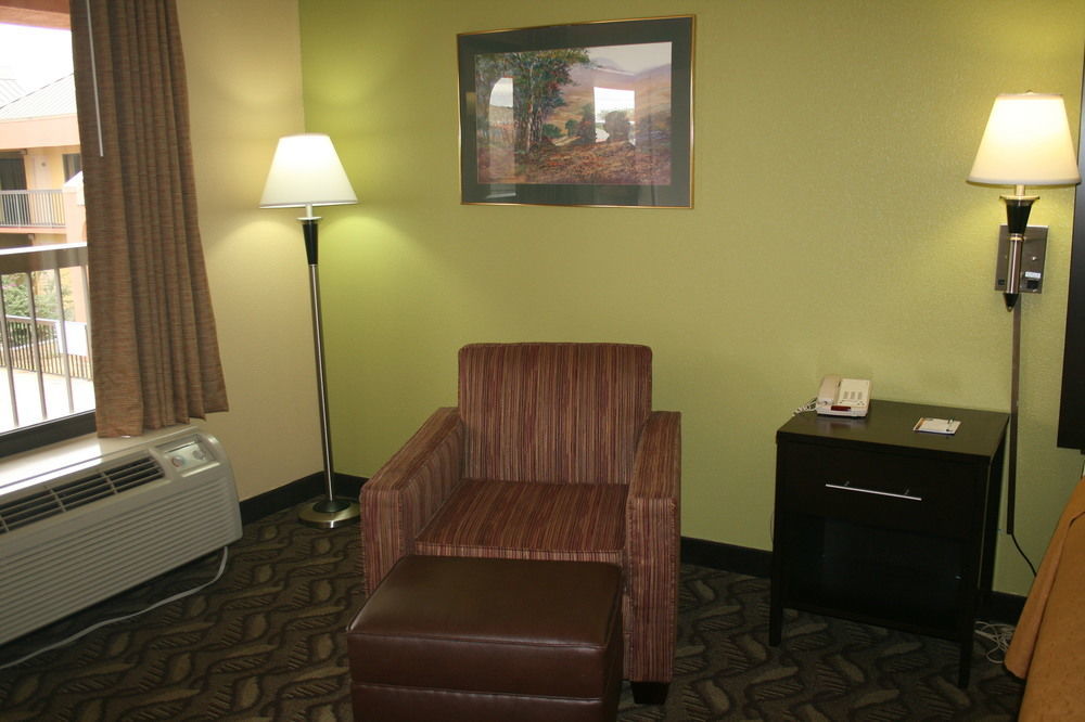 Quality Inn Fredericksburg-Central Park Area Exterior foto
