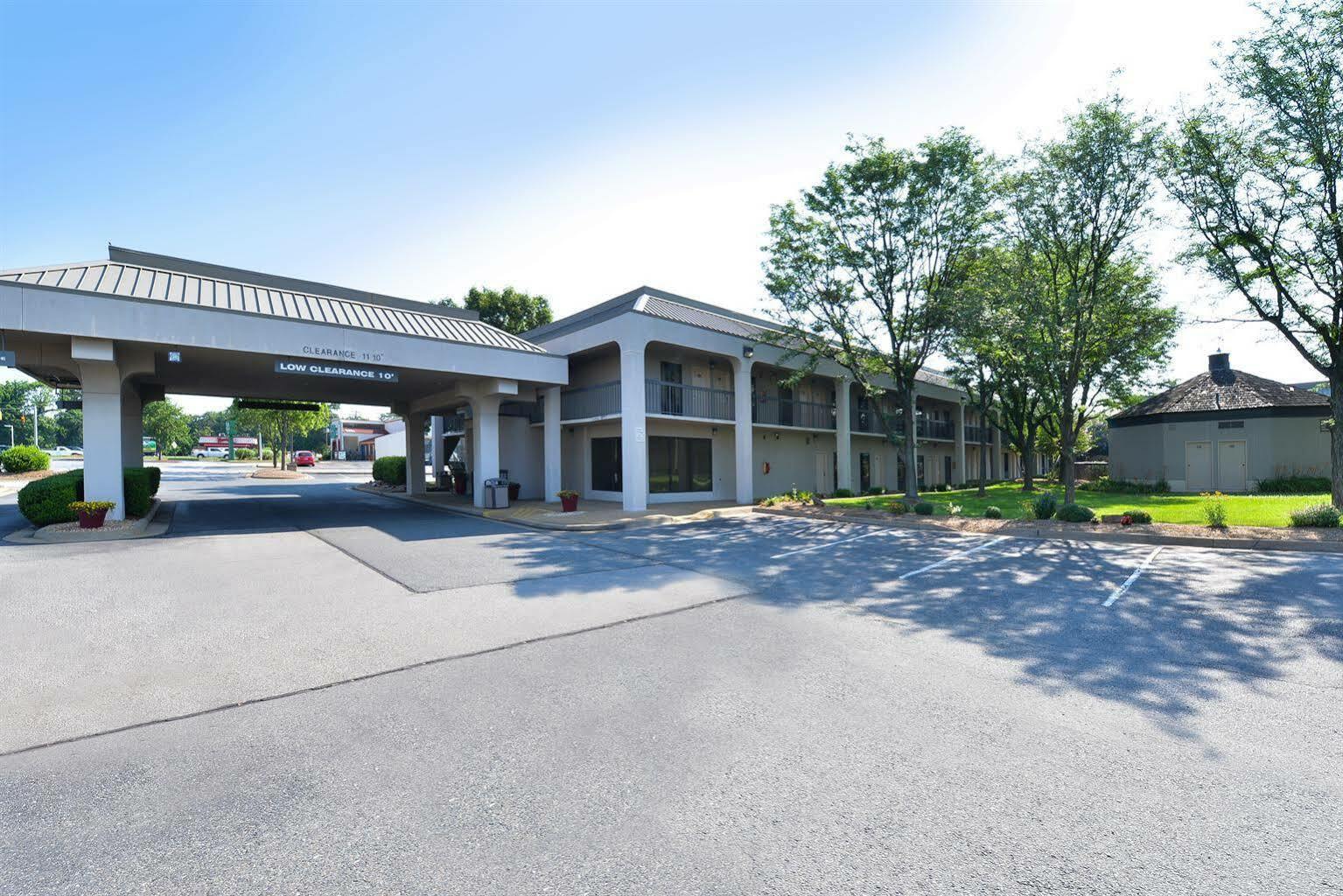 Quality Inn Fredericksburg-Central Park Area Exterior foto