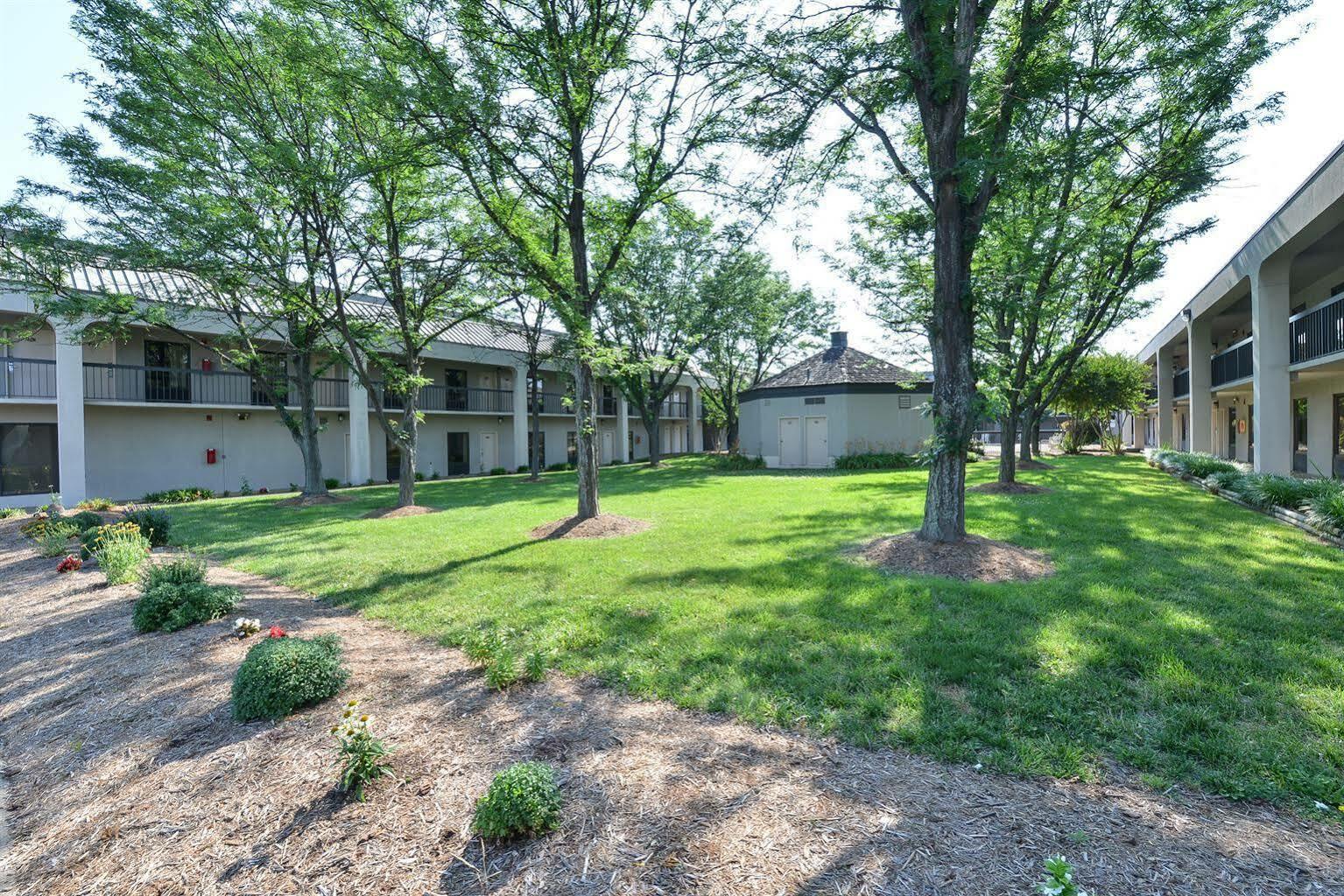Quality Inn Fredericksburg-Central Park Area Exterior foto