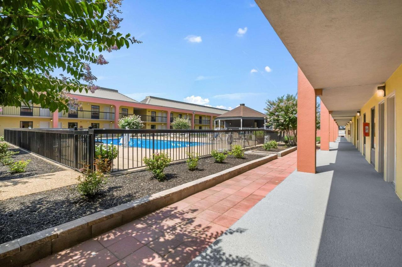 Quality Inn Fredericksburg-Central Park Area Exterior foto